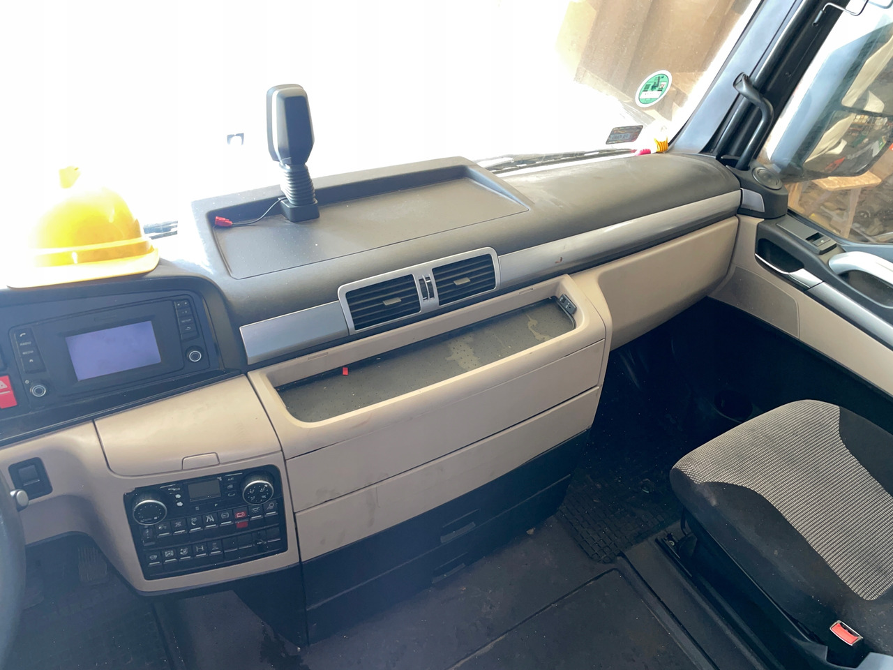 KOMPLETNA KABINA MAN TGX XXL EURO 6 LIFT JASNY ŚRODEK - Kabin untuk Truk: gambar 3 KOMPLETNA KABINA MAN TGX XXL EURO 6 LIFT JASNY ŚRODEK - Kabin untuk Truk: gambar 3