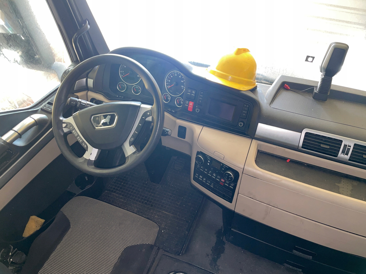 KOMPLETNA KABINA MAN TGX XXL EURO 6 LIFT JASNY ŚRODEK - Kabin untuk Truk: gambar 2 KOMPLETNA KABINA MAN TGX XXL EURO 6 LIFT JASNY ŚRODEK - Kabin untuk Truk: gambar 2