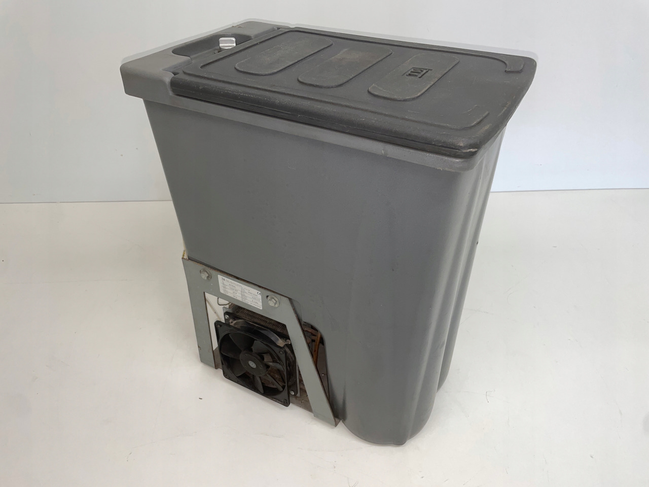 LODÓWKA CHŁODZIARKA MERCEDES ACTROS 80032324 - Kabin dan interior untuk Truk: gambar 3 LODÓWKA CHŁODZIARKA MERCEDES ACTROS 80032324 - Kabin dan interior untuk Truk: gambar 3