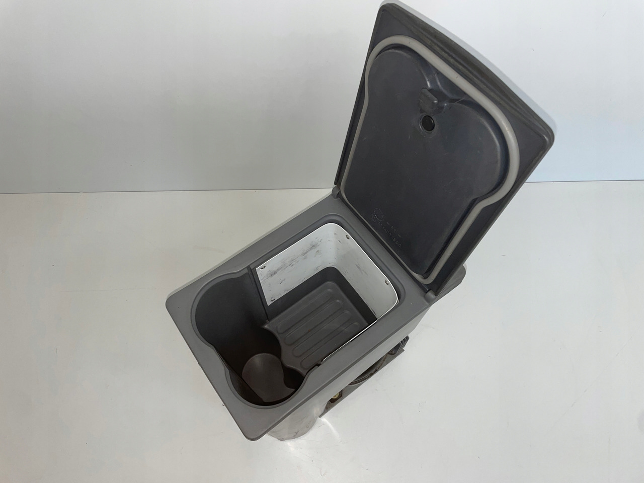 LODÓWKA CHŁODZIARKA MERCEDES ACTROS 80032324 - Kabin dan interior untuk Truk: gambar 2 LODÓWKA CHŁODZIARKA MERCEDES ACTROS 80032324 - Kabin dan interior untuk Truk: gambar 2