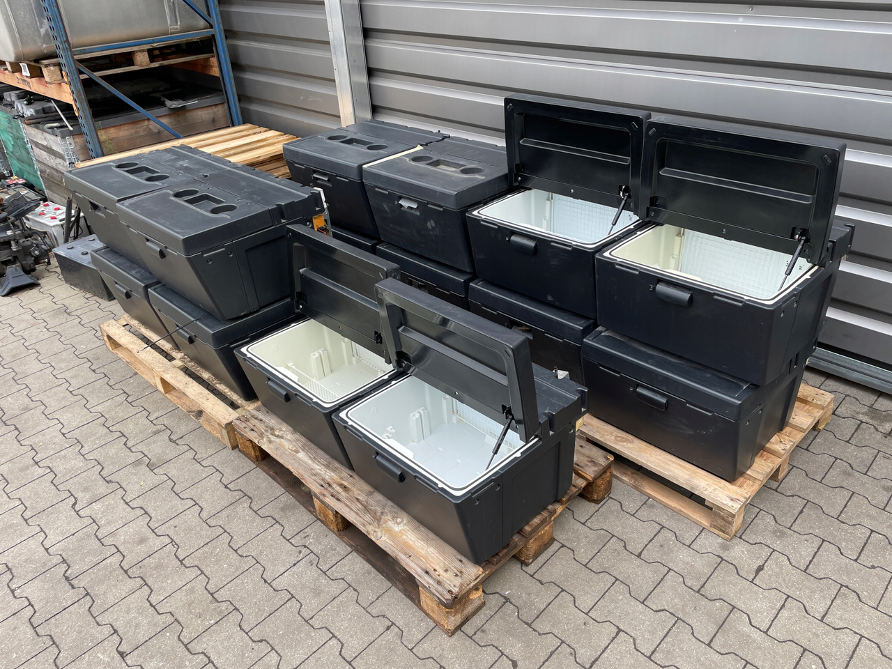 LODÓWKA IVECO HI-WAY HI WAY STRALIS - Kabin dan interior untuk Truk: gambar 4 LODÓWKA IVECO HI-WAY HI WAY STRALIS - Kabin dan interior untuk Truk: gambar 4