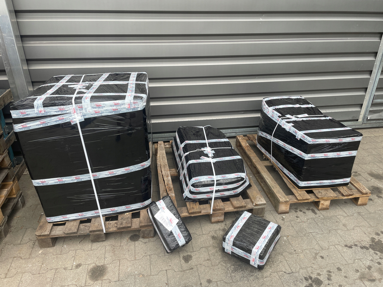 NAKŁADKA ZDERZAKA STOPIEŃ MAN TGX3 TG3 TGX 3 81416140099 - Bumper untuk Truk: gambar 4 NAKŁADKA ZDERZAKA STOPIEŃ MAN TGX3 TG3 TGX 3 81416140099 - Bumper untuk Truk: gambar 4