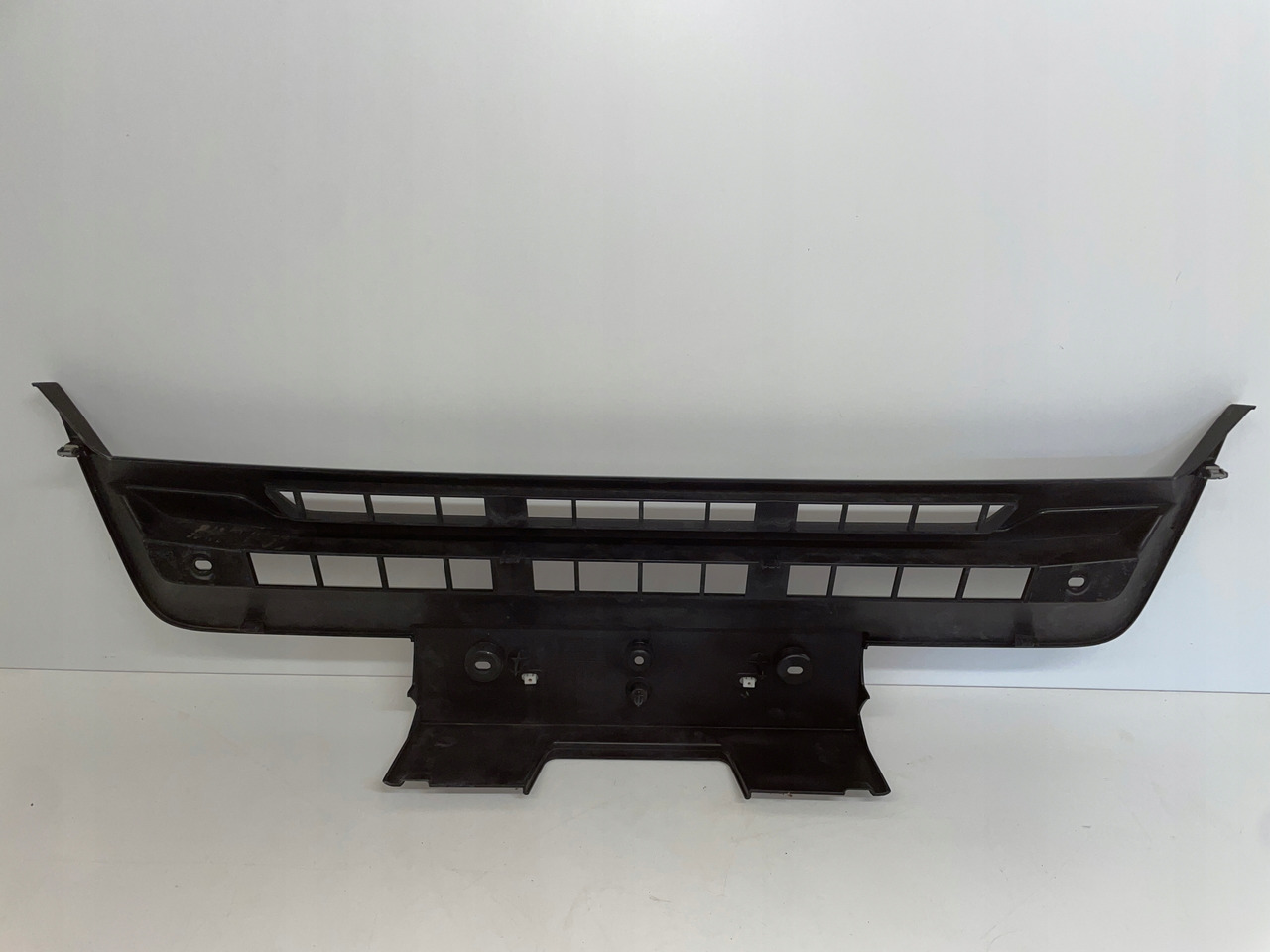 ŚRODKOWY GRILL CHROM ZDERZAKA MAN TGS TG3 TGS 3 ATRAPA 81416146086 - Langkah kaki: gambar 4 ŚRODKOWY GRILL CHROM ZDERZAKA MAN TGS TG3 TGS 3 ATRAPA 81416146086 - Langkah kaki: gambar 4