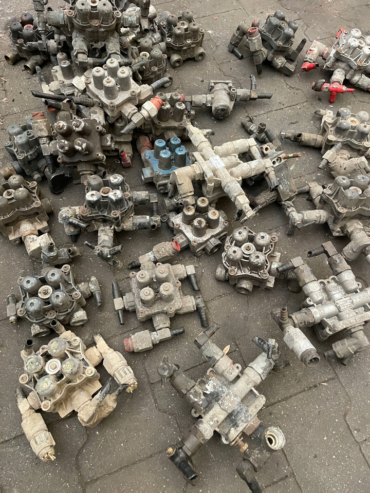 ZAWÓR CZTERODROŻNY MAN TGX TGS TGA 81521516096 - Katup rem untuk Truk: gambar 3 ZAWÓR CZTERODROŻNY MAN TGX TGS TGA 81521516096 - Katup rem untuk Truk: gambar 3