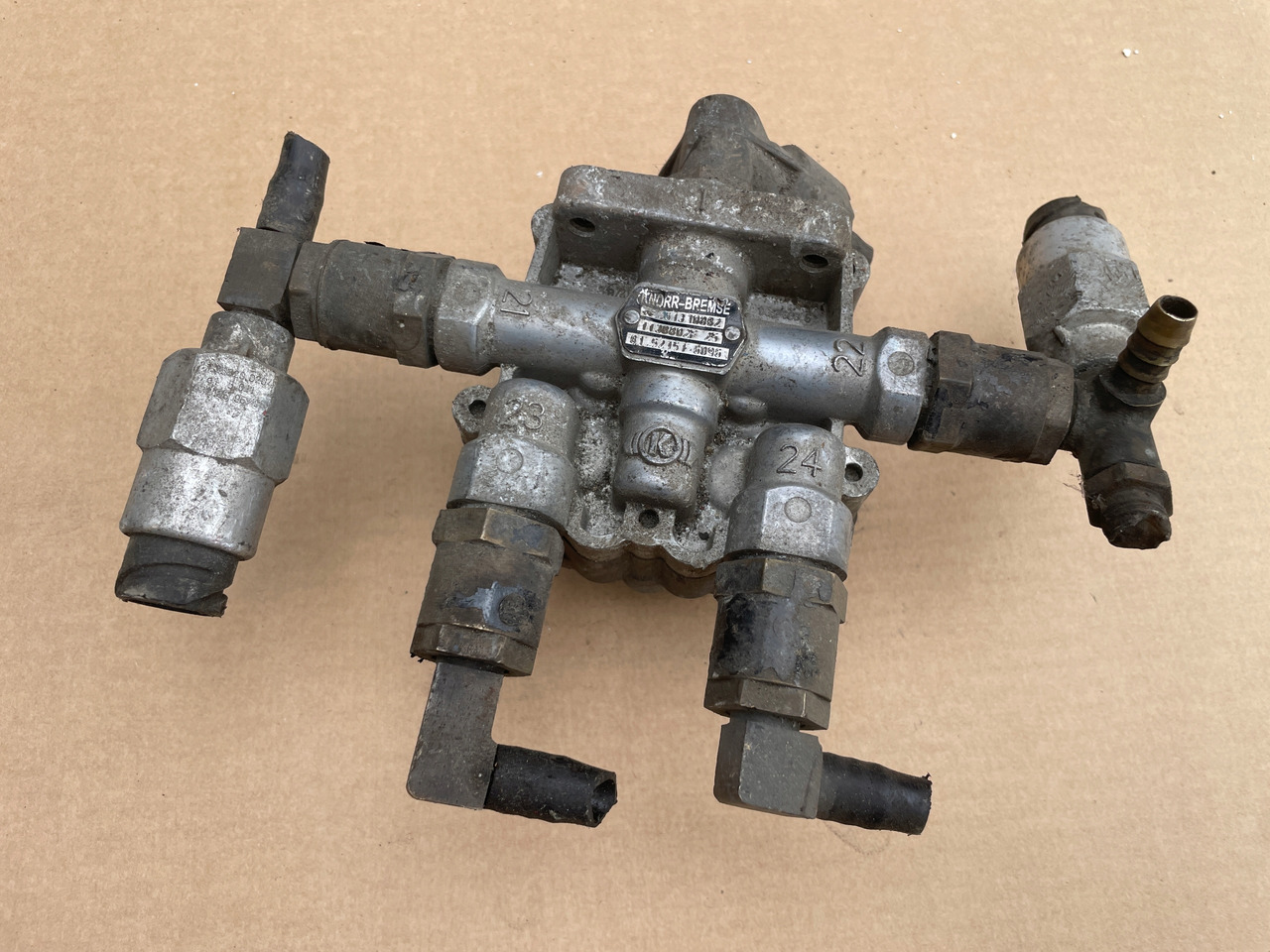 ZAWÓR CZTERODROŻNY MAN TGX TGS TGA 81521516096 - Katup rem untuk Truk: gambar 2 ZAWÓR CZTERODROŻNY MAN TGX TGS TGA 81521516096 - Katup rem untuk Truk: gambar 2