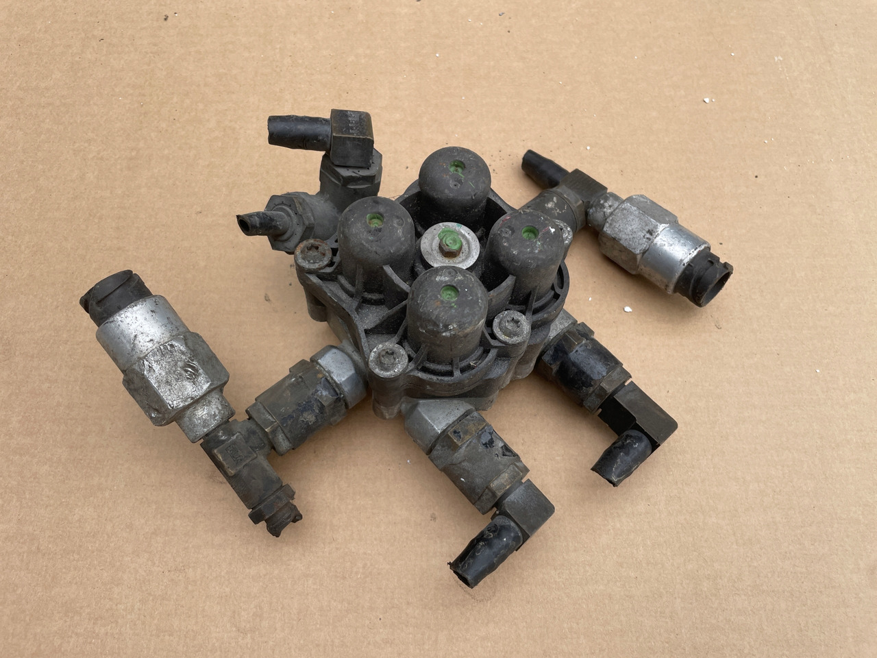 ZAWÓR CZTERODROŻNY MAN TGX TGS TGA 81521516096 - Katup rem untuk Truk: gambar 4 ZAWÓR CZTERODROŻNY MAN TGX TGS TGA 81521516096 - Katup rem untuk Truk: gambar 4