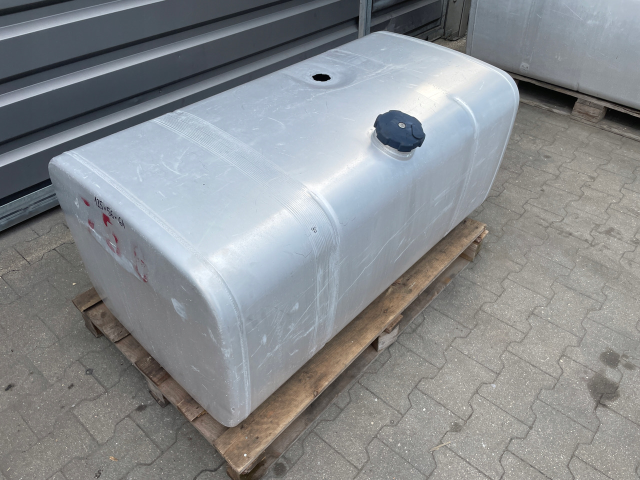 ZBIORNIK PALIWA MAN SCANIA DAF R 600 L IVECO - Tangki bahan bakar untuk Truk: gambar 2 ZBIORNIK PALIWA MAN SCANIA DAF R 600 L IVECO - Tangki bahan bakar untuk Truk: gambar 2