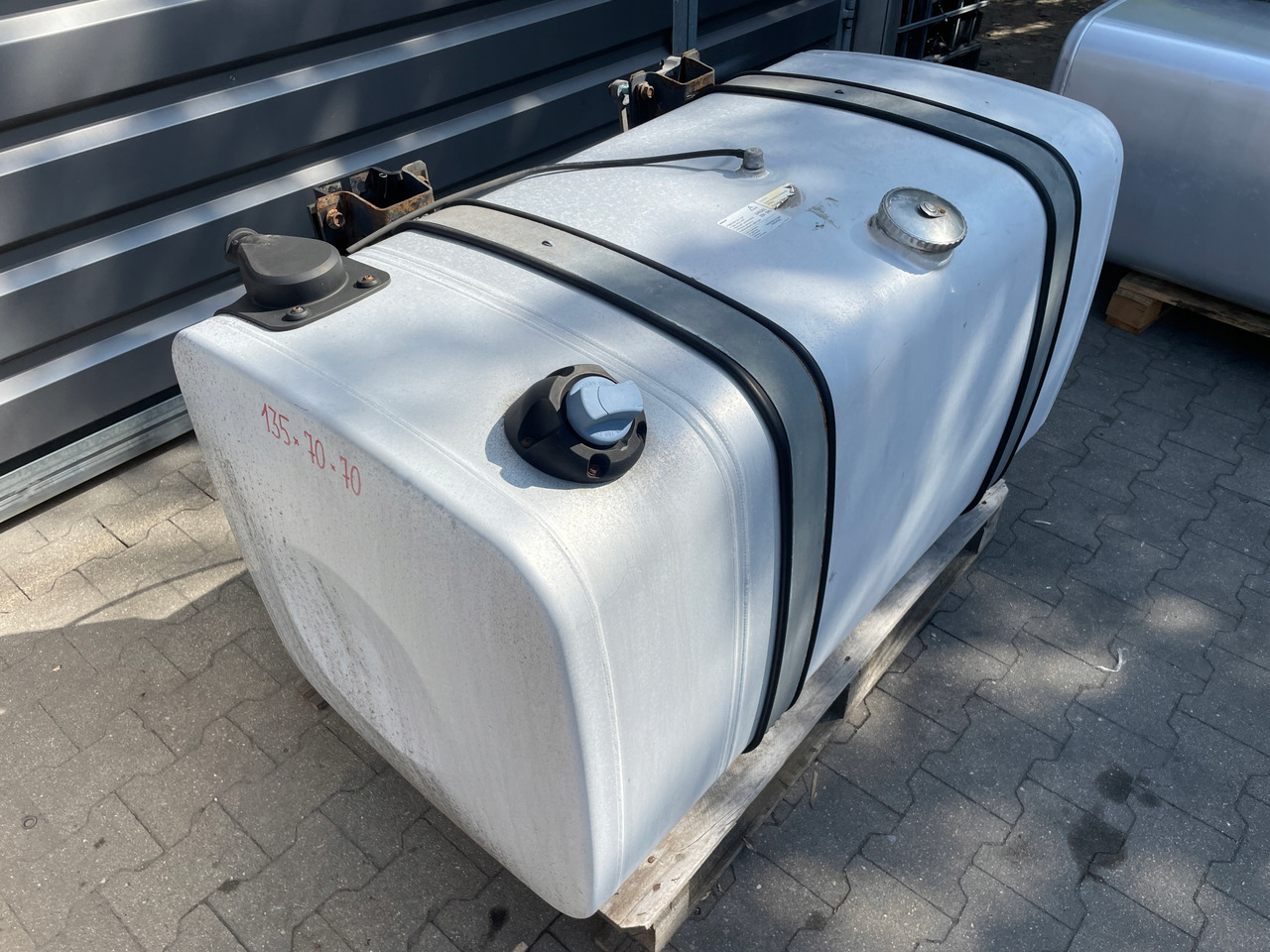 ZBIORNIK PALIWA MAN TGX TGS 470 L 85 ADBLUE 135X70X70 - Tangki bahan bakar untuk Truk: gambar 2 ZBIORNIK PALIWA MAN TGX TGS 470 L 85 ADBLUE 135X70X70 - Tangki bahan bakar untuk Truk: gambar 2