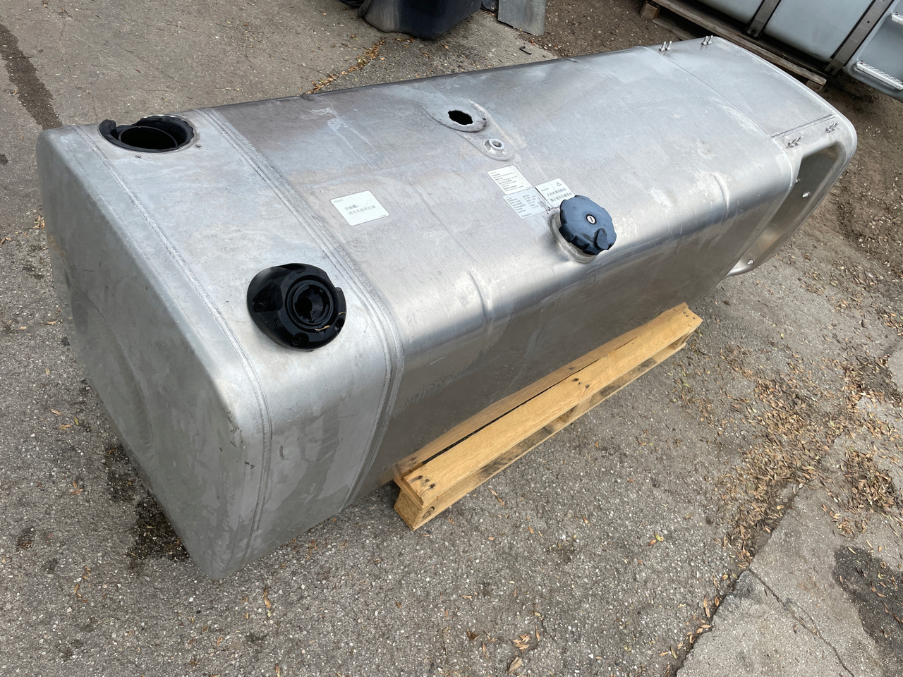 ZBIORNIK PALIWA MAN TGX TGS 680 L 75 AD BLUE 81122016726 - Tangki bahan bakar untuk Truk: gambar 2 ZBIORNIK PALIWA MAN TGX TGS 680 L 75 AD BLUE 81122016726 - Tangki bahan bakar untuk Truk: gambar 2