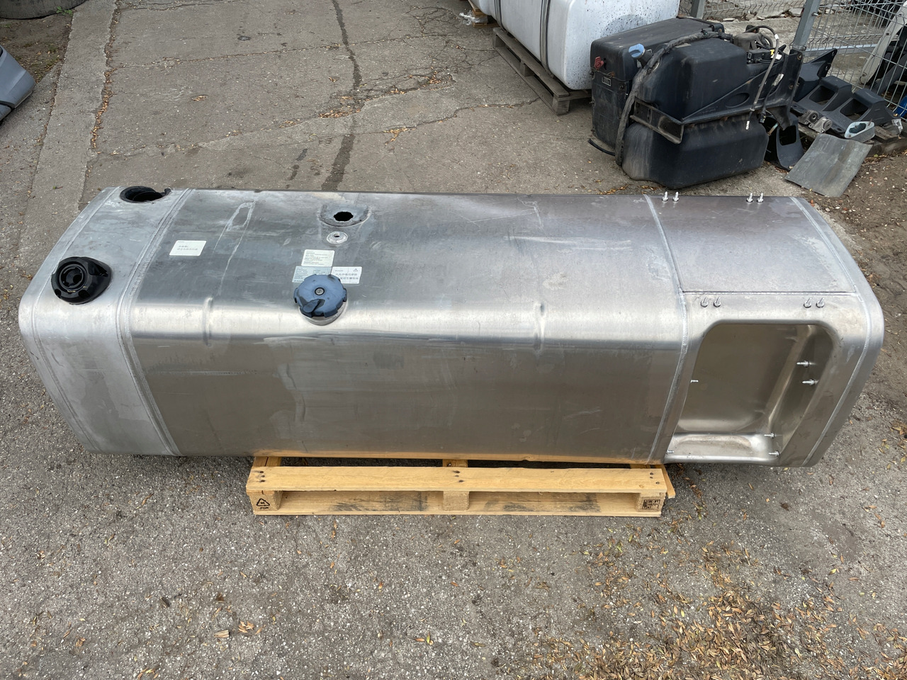 ZBIORNIK PALIWA MAN TGX TGS 680 L 75 AD BLUE 81122016726 - Tangki bahan bakar untuk Truk: gambar 1 ZBIORNIK PALIWA MAN TGX TGS 680 L 75 AD BLUE 81122016726 - Tangki bahan bakar untuk Truk: gambar 1