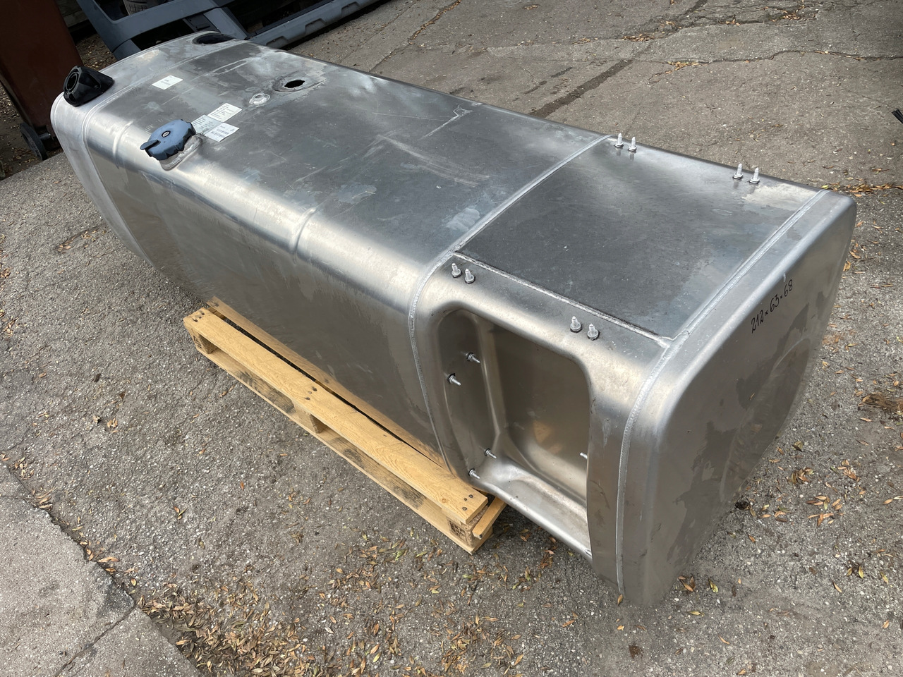 ZBIORNIK PALIWA MAN TGX TGS 680 L 75 AD BLUE 81122016726 - Tangki bahan bakar untuk Truk: gambar 3 ZBIORNIK PALIWA MAN TGX TGS 680 L 75 AD BLUE 81122016726 - Tangki bahan bakar untuk Truk: gambar 3