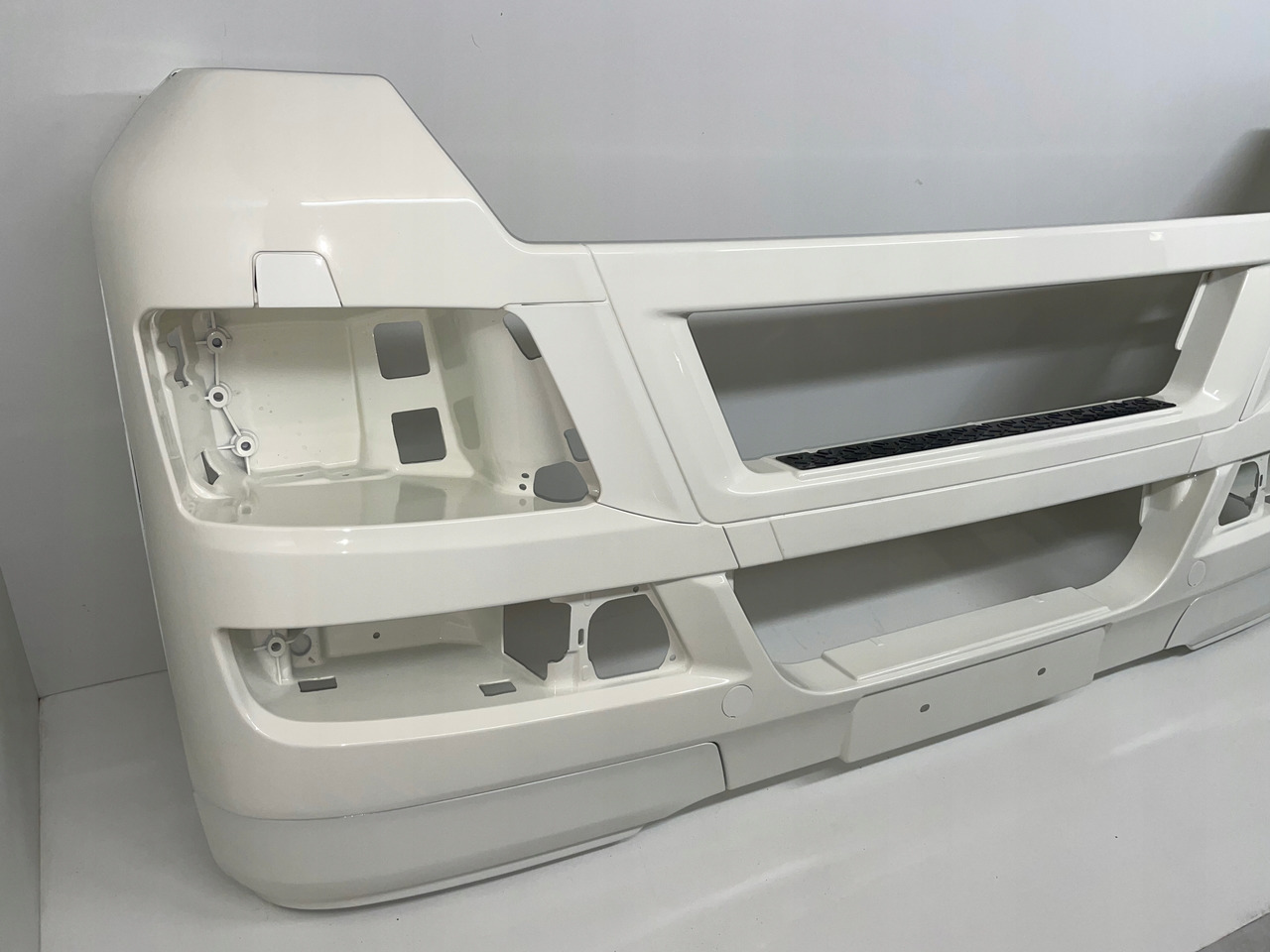 ZDERZAK MAN TGX RAL 9010 - Bumper untuk Truk: gambar 3 ZDERZAK MAN TGX RAL 9010 - Bumper untuk Truk: gambar 3