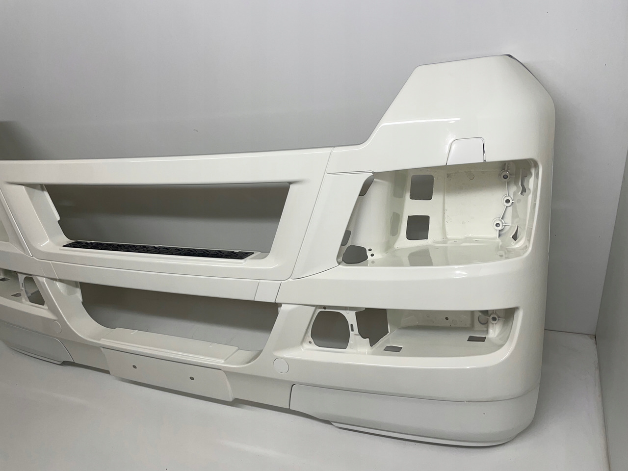 ZDERZAK MAN TGX RAL 9010 - Bumper untuk Truk: gambar 2 ZDERZAK MAN TGX RAL 9010 - Bumper untuk Truk: gambar 2