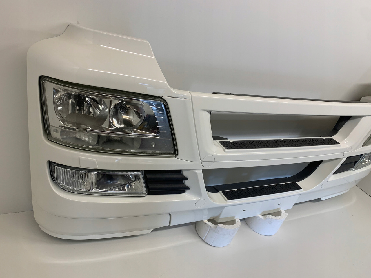 ZDERZAK XENON MAN TGS - Bumper untuk Truk: gambar 4 ZDERZAK XENON MAN TGS - Bumper untuk Truk: gambar 4