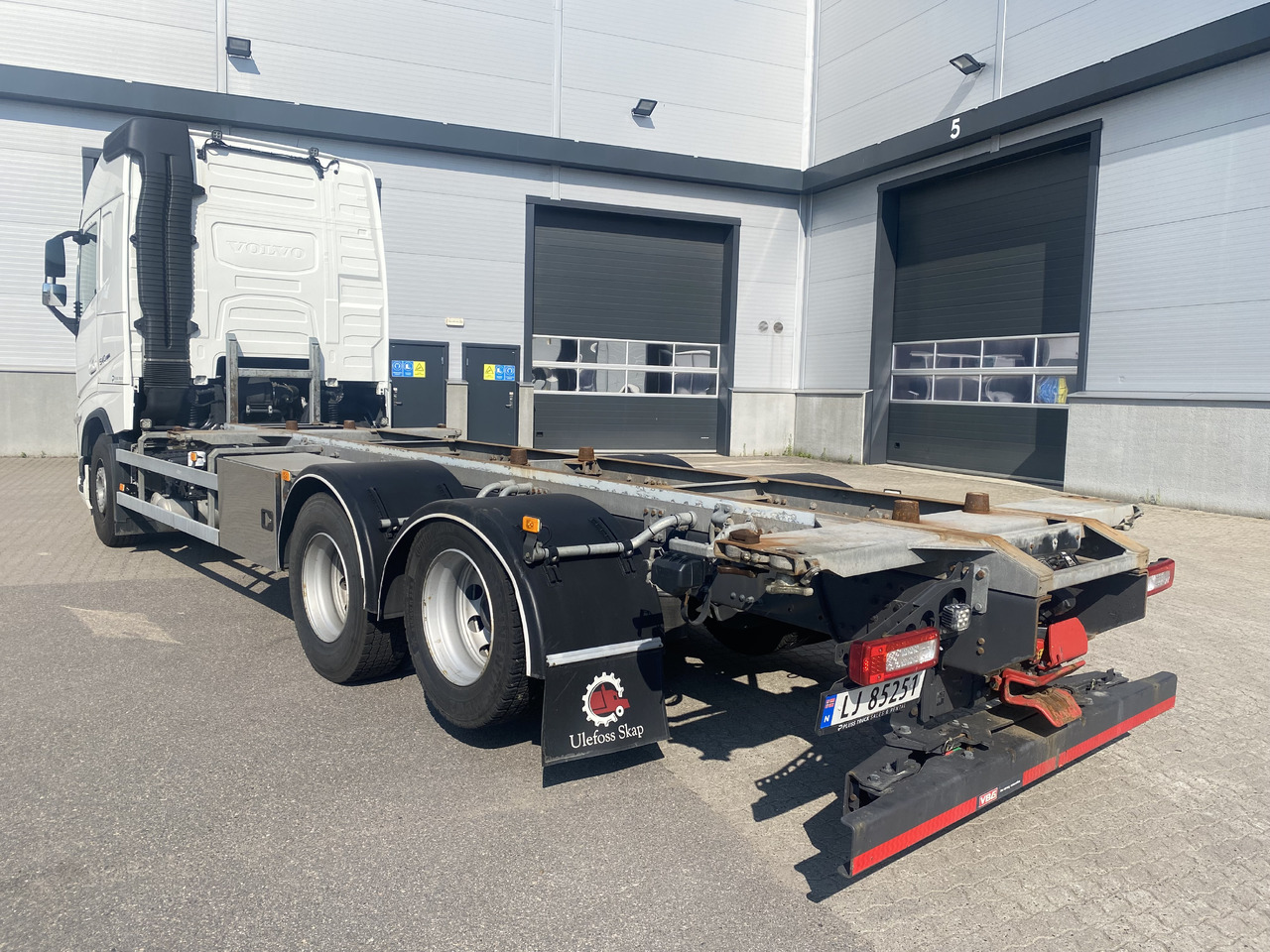 Volvo FH 540 - Pengangkut kontainer/ Container truck: gambar 4 Volvo FH 540 - Pengangkut kontainer/ Container truck: gambar 4