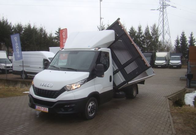 Iveco DAILY 35 C 15 3.5T 4.60M 3.5T NA HAKU CLIMATRONIC - Van jungkit: gambar 1 Iveco DAILY 35 C 15 3.5T 4.60M 3.5T NA HAKU CLIMATRONIC - Van jungkit: gambar 1
