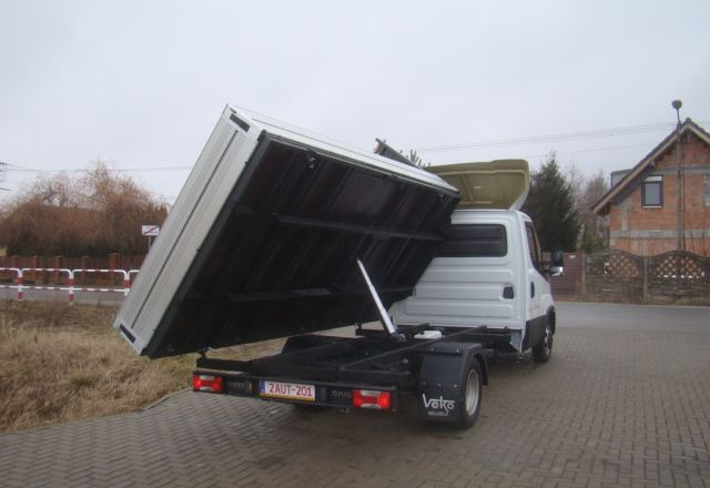 Iveco DAILY 35 C 15 3.5T 4.60M 3.5T NA HAKU CLIMATRONIC - Van jungkit: gambar 5 Iveco DAILY 35 C 15 3.5T 4.60M 3.5T NA HAKU CLIMATRONIC - Van jungkit: gambar 5