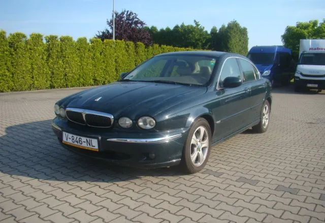 Jaguar X-Type - Mobil sedan: gambar 1 Jaguar X-Type - Mobil sedan: gambar 1
