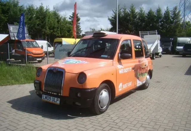 LTI Inny - Mobil sedan: gambar 1 LTI Inny - Mobil sedan: gambar 1