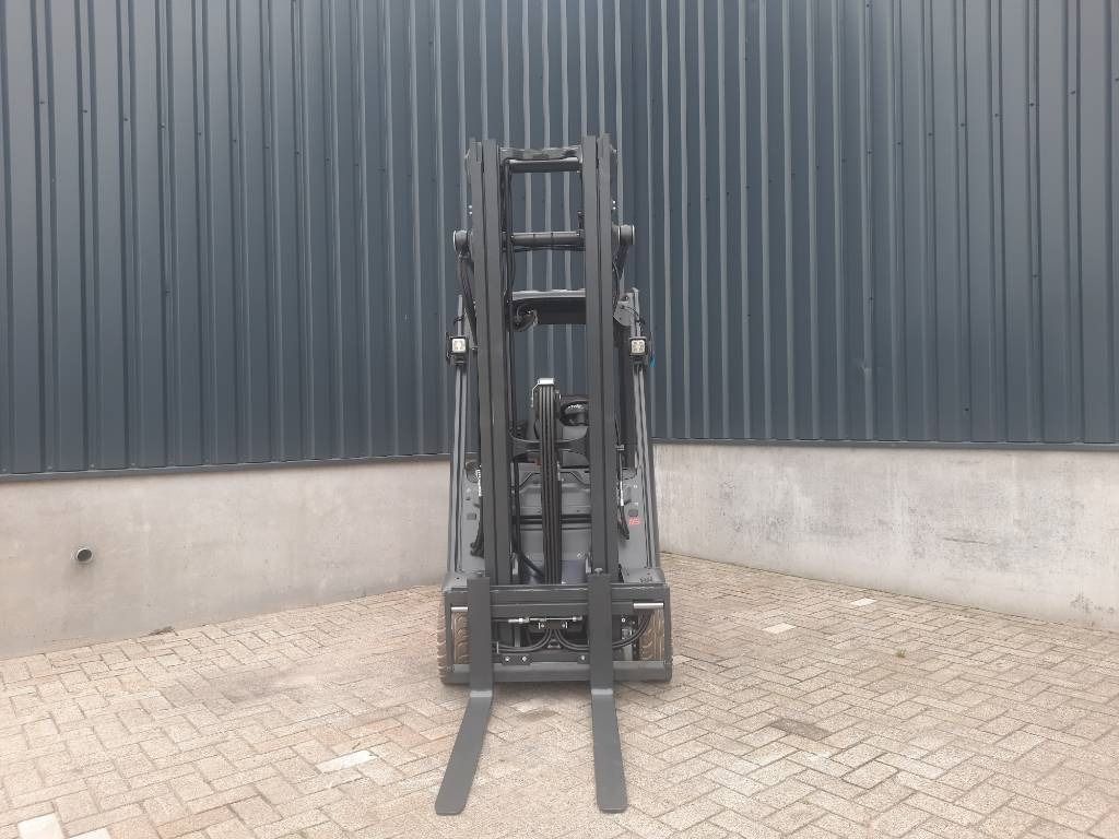 LINDE E16-02 - Forklift listrik: gambar 4 LINDE E16-02 - Forklift listrik: gambar 4