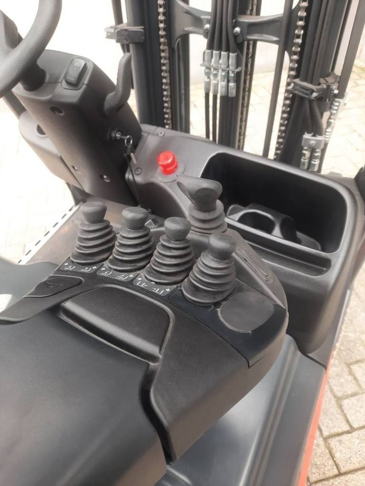 Forklift listrik baru LINDE E16-02: gambar 9 Forklift listrik baru LINDE E16-02: gambar 9