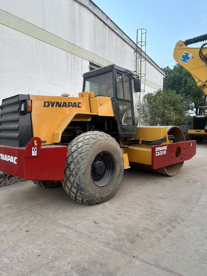 DYNAPAC CA301D - Roller jalan: gambar 1 DYNAPAC CA301D - Roller jalan: gambar 1
