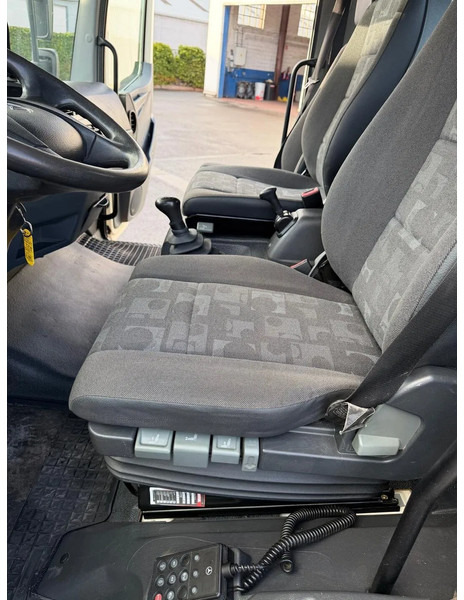 Mercedes-Benz Atego 816 - Truk flatbed: gambar 2 Mercedes-Benz Atego 816 - Truk flatbed: gambar 2