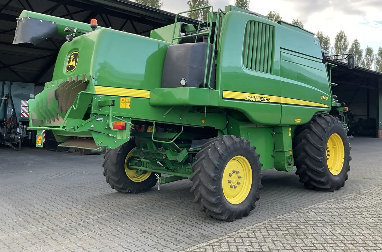 John Deere T560 - Pemanen gabungan: gambar 2 John Deere T560 - Pemanen gabungan: gambar 2