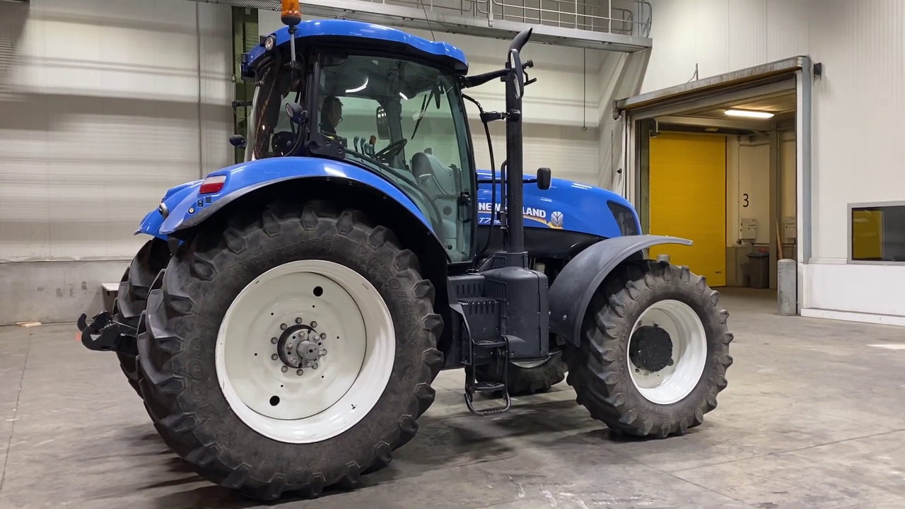 New Holland T7.250 - Traktor: gambar 2 New Holland T7.250 - Traktor: gambar 2
