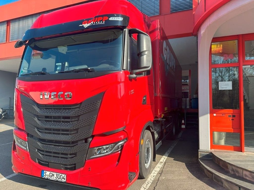 Iveco AS 260SY/FS CM - Pengangkut kontainer/ Container truck: gambar 1 Iveco AS 260SY/FS CM - Pengangkut kontainer/ Container truck: gambar 1