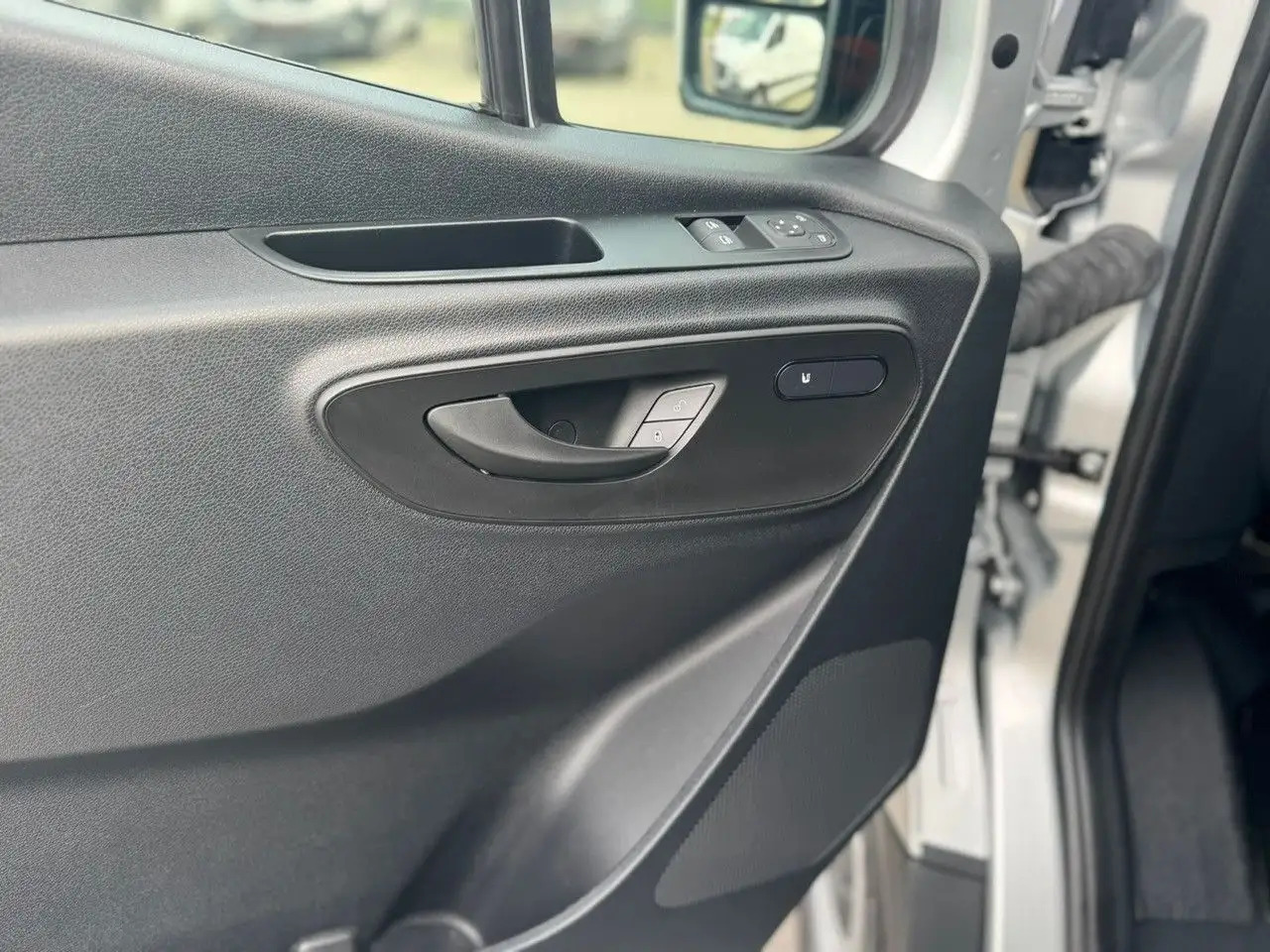 Mercedes-Benz Sprinter 317 CDI Flach Lang Silber Klima MBUX - Van panel: gambar 5 Mercedes-Benz Sprinter 317 CDI Flach Lang Silber Klima MBUX - Van panel: gambar 5