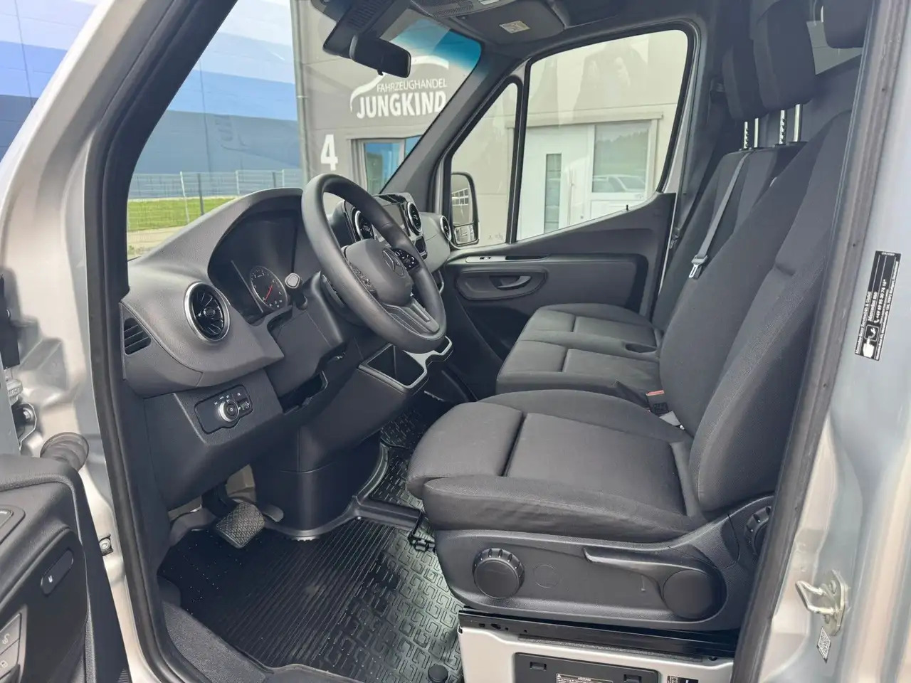 Mercedes-Benz Sprinter 317 CDI Flach Lang Silber Klima MBUX - Van panel: gambar 4 Mercedes-Benz Sprinter 317 CDI Flach Lang Silber Klima MBUX - Van panel: gambar 4