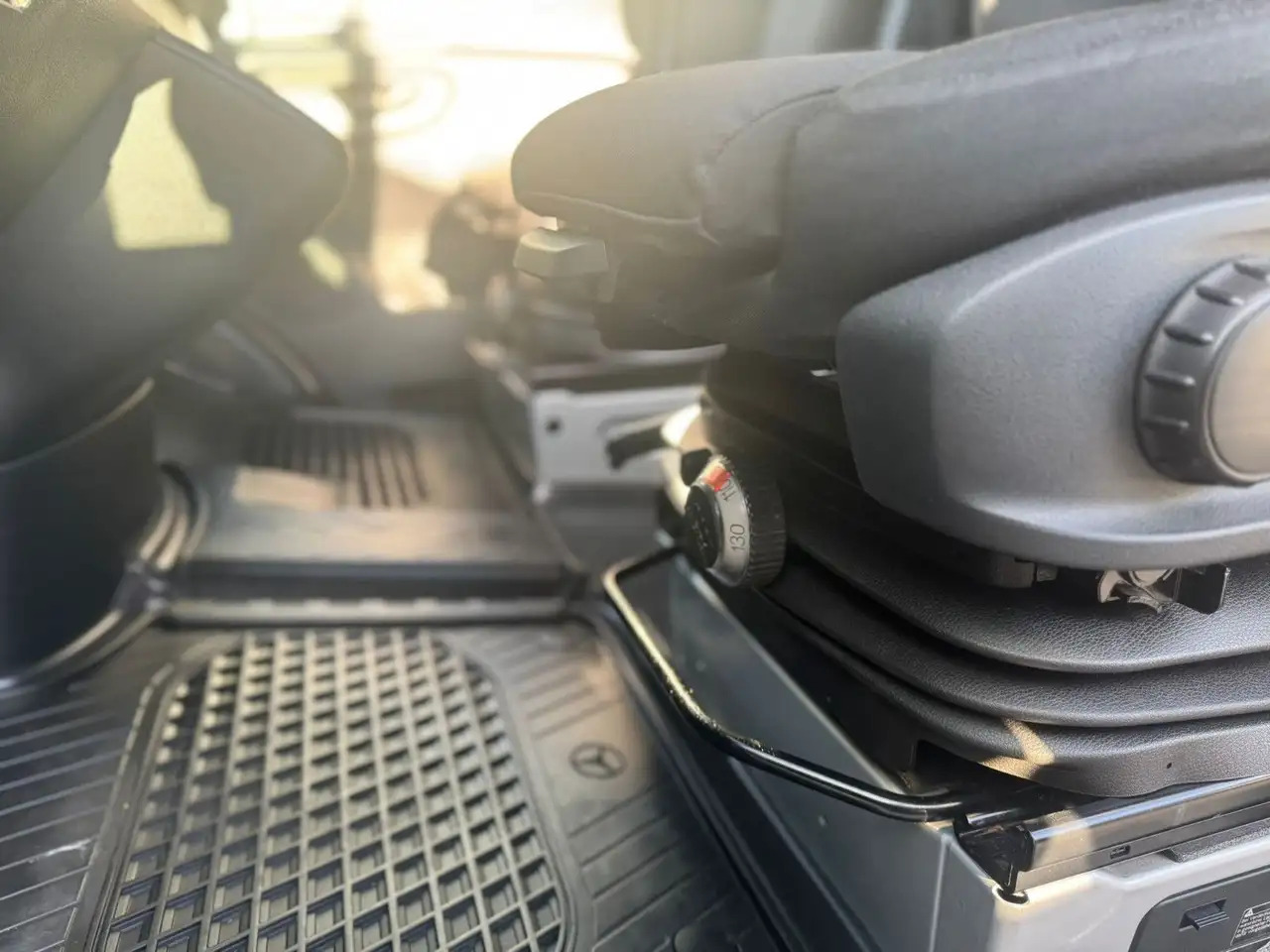 Mercedes-Benz Sprinter 317 CDI Lang Hoch Klima MBUX Silber LED - Van panel: gambar 5 Mercedes-Benz Sprinter 317 CDI Lang Hoch Klima MBUX Silber LED - Van panel: gambar 5