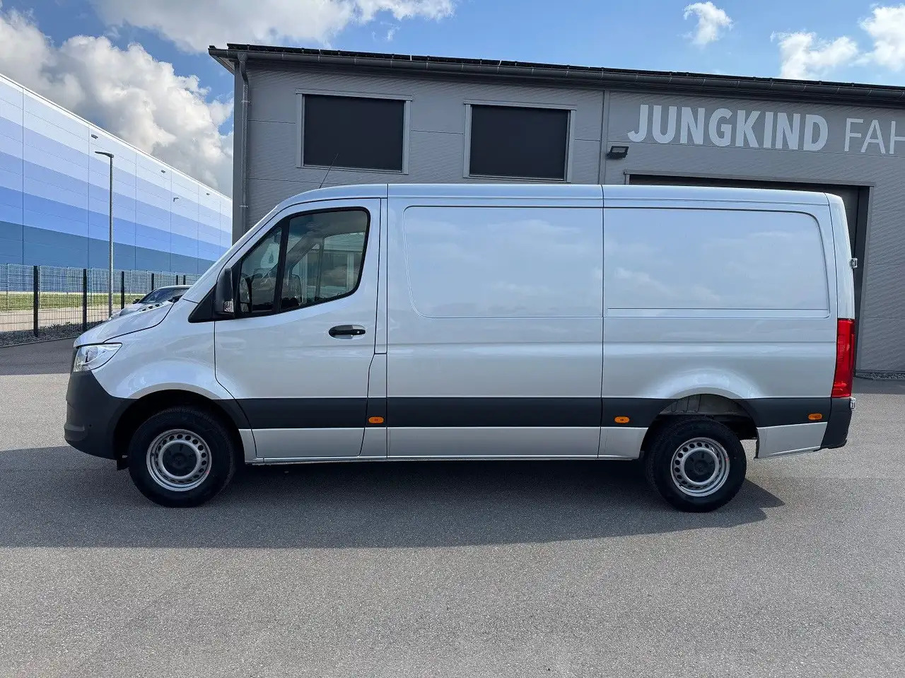 Mercedes-Benz Sprinter 317 CDI Lang Silber MBUX RWD Klima - Van panel: gambar 3 Mercedes-Benz Sprinter 317 CDI Lang Silber MBUX RWD Klima - Van panel: gambar 3