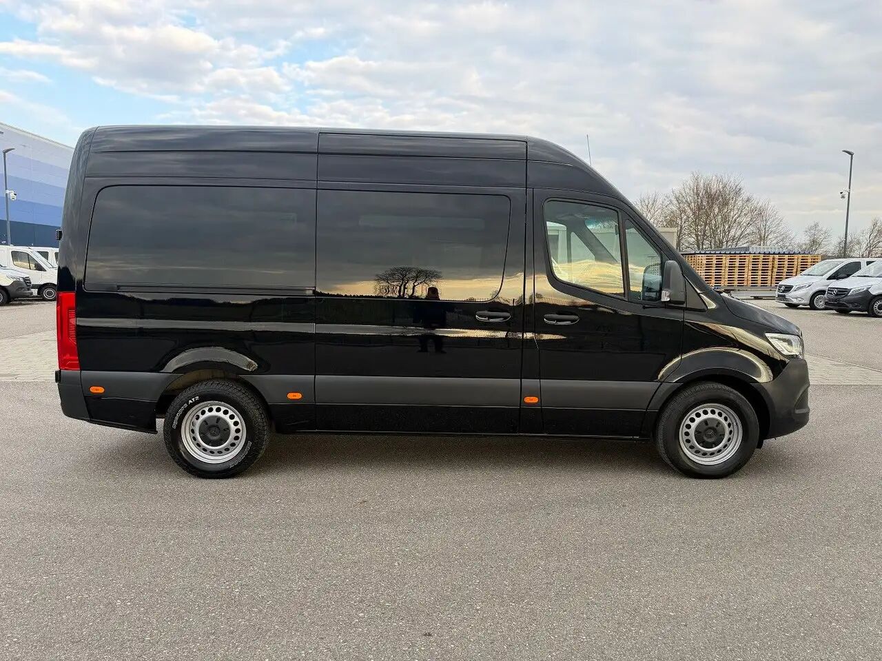 Mercedes-Benz Sprinter Tourer 316 CDI Lang Hoch Klima MBUX LED - Station wagon: gambar 4 Mercedes-Benz Sprinter Tourer 316 CDI Lang Hoch Klima MBUX LED - Station wagon: gambar 4