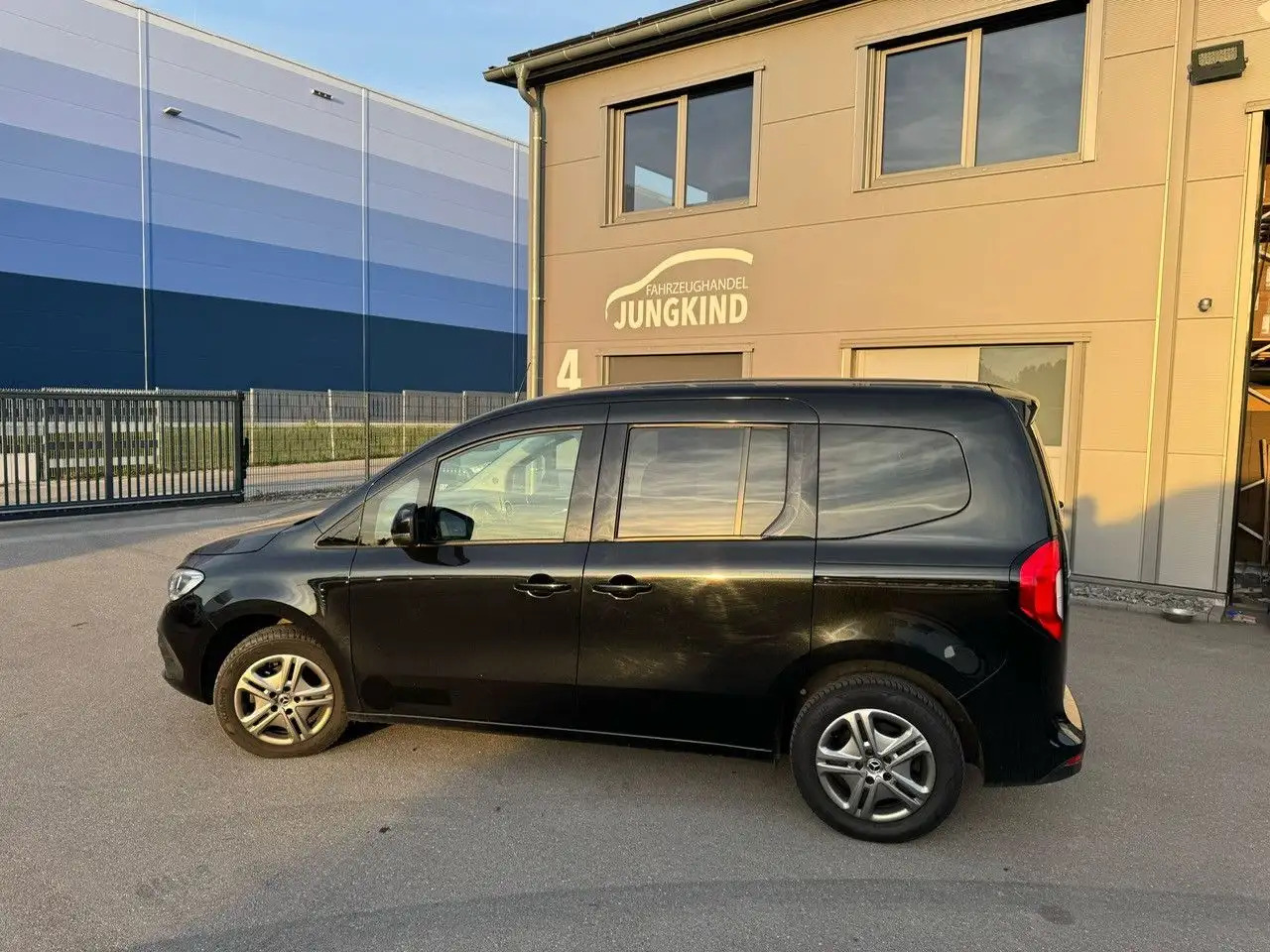 Mercedes-Benz T-Class T -Klasse 160 d standard - Mobil: gambar 1 Mercedes-Benz T-Class T -Klasse 160 d standard - Mobil: gambar 1