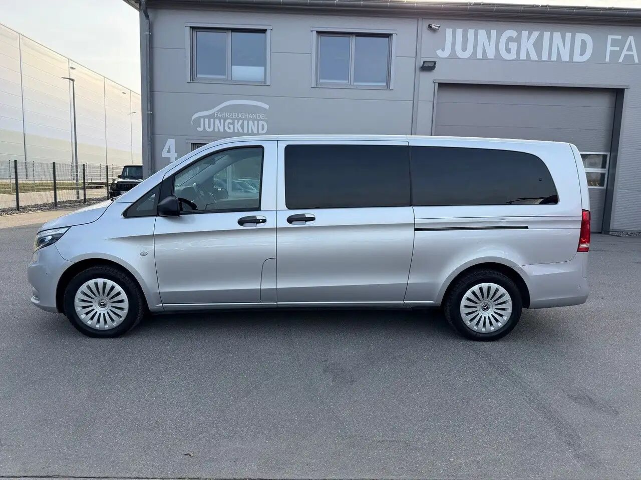 Mercedes-Benz Vito Tourer 119 CDI Edition 4x4 Extralang - Mobil: gambar 3 Mercedes-Benz Vito Tourer 119 CDI Edition 4x4 Extralang - Mobil: gambar 3