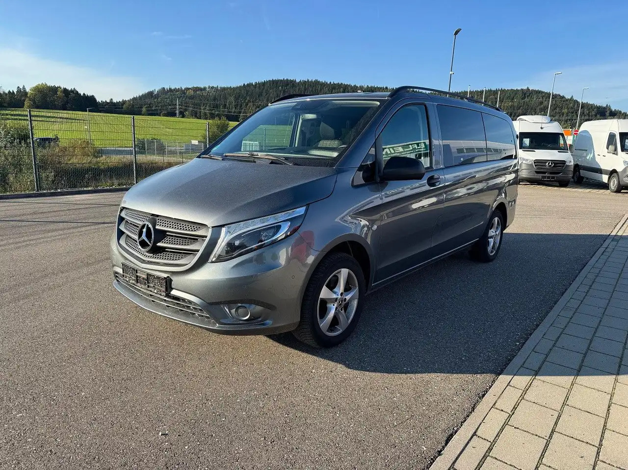 Mercedes-Benz Vito Tourer 119 CDI Edition 4x4 Lang - Mobil: gambar 1 Mercedes-Benz Vito Tourer 119 CDI Edition 4x4 Lang - Mobil: gambar 1