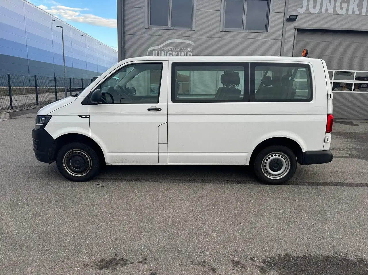 Volkswagen T6 Transporter Kombi 9-Sitzer Klima - Station wagon: gambar 3 Volkswagen T6 Transporter Kombi 9-Sitzer Klima - Station wagon: gambar 3