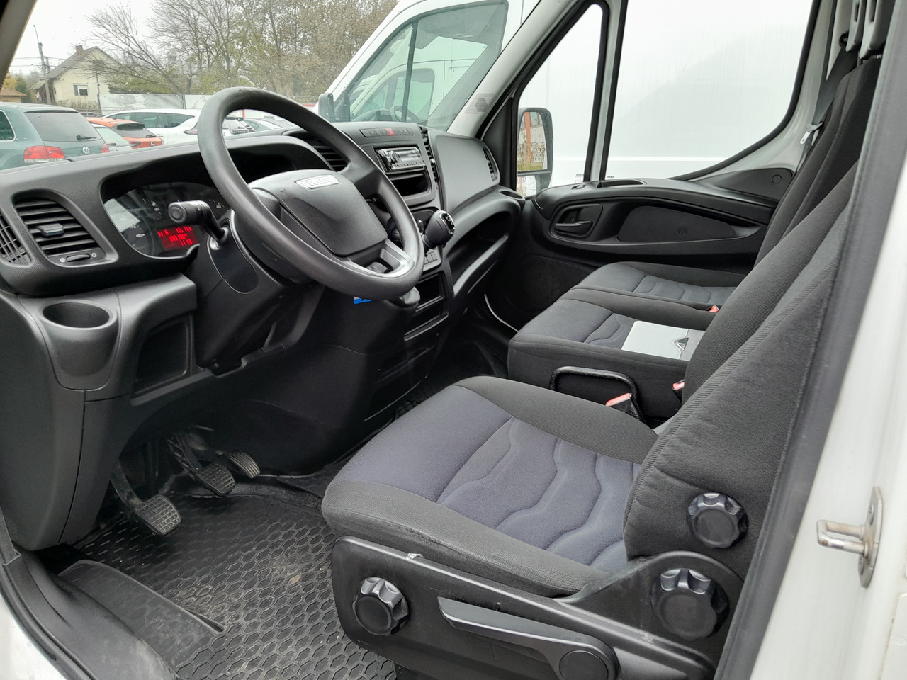 IVECO Daily 35S14 - Van box: gambar 5 IVECO Daily 35S14 - Van box: gambar 5