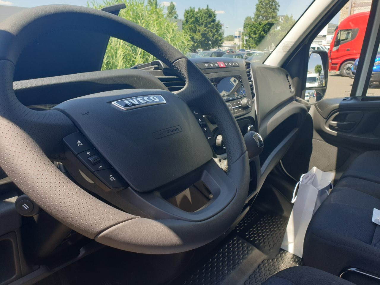 IVECO Daily 35S14 with Zanotti Z350 0°C Refrigeration (5 vehicles in stock) - Van berpendingin: gambar 5 IVECO Daily 35S14 with Zanotti Z350 0°C Refrigeration (5 vehicles in stock) - Van berpendingin: gambar 5