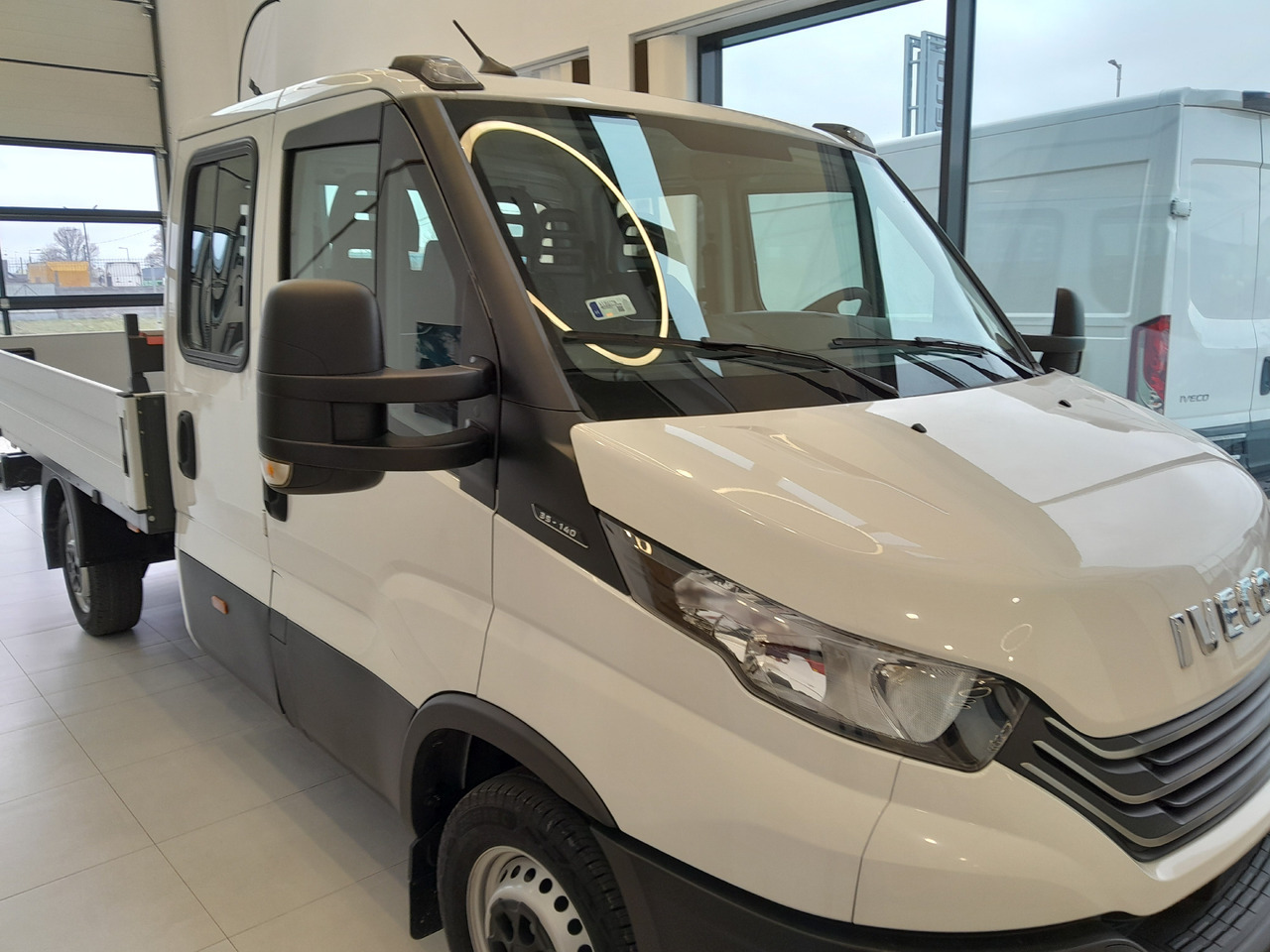 Iveco Daila 35 Daily C 18 H 3450 - Van flatbed: gambar 4 Iveco Daila 35 Daily C 18 H 3450 - Van flatbed: gambar 4