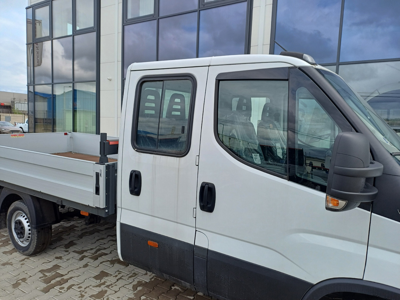 Iveco Daila 35 Daily C 18 H 3450 - Van flatbed: gambar 2 Iveco Daila 35 Daily C 18 H 3450 - Van flatbed: gambar 2