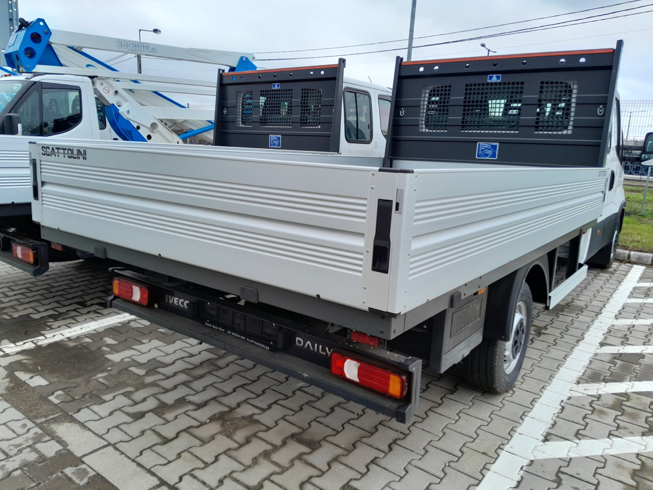 Iveco Daila 35 Daily C 18 H 3450 - Van flatbed: gambar 5 Iveco Daila 35 Daily C 18 H 3450 - Van flatbed: gambar 5