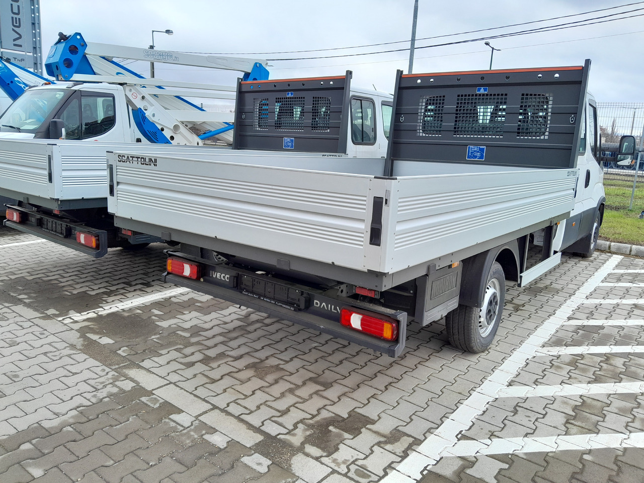 Iveco Daila 35 Daily C 18 H 3450 - Van flatbed: gambar 4 Iveco Daila 35 Daily C 18 H 3450 - Van flatbed: gambar 4