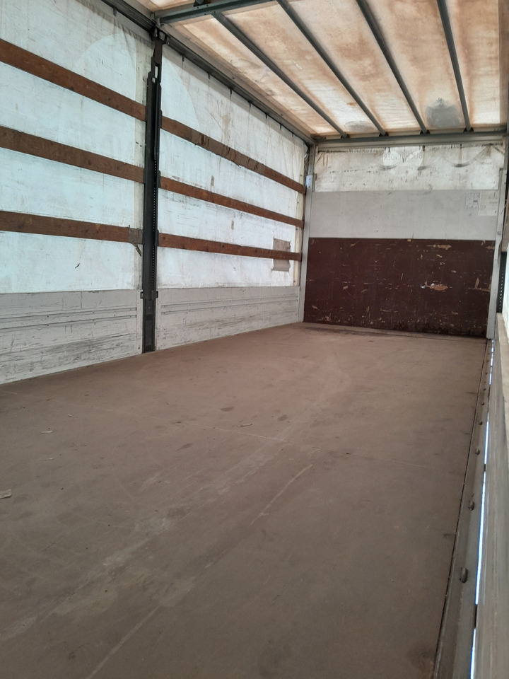 Truk dengan terpal samping MAN TGL 12.220 Tail Lift Manual: gambar 26 Truk dengan terpal samping MAN TGL 12.220 Tail Lift Manual: gambar 26