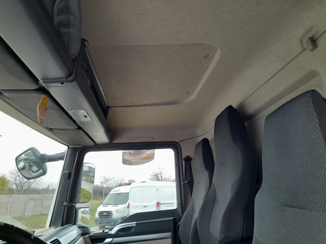 Truk dengan terpal samping MAN TGL 12.220 Tail Lift Manual: gambar 25 Truk dengan terpal samping MAN TGL 12.220 Tail Lift Manual: gambar 25