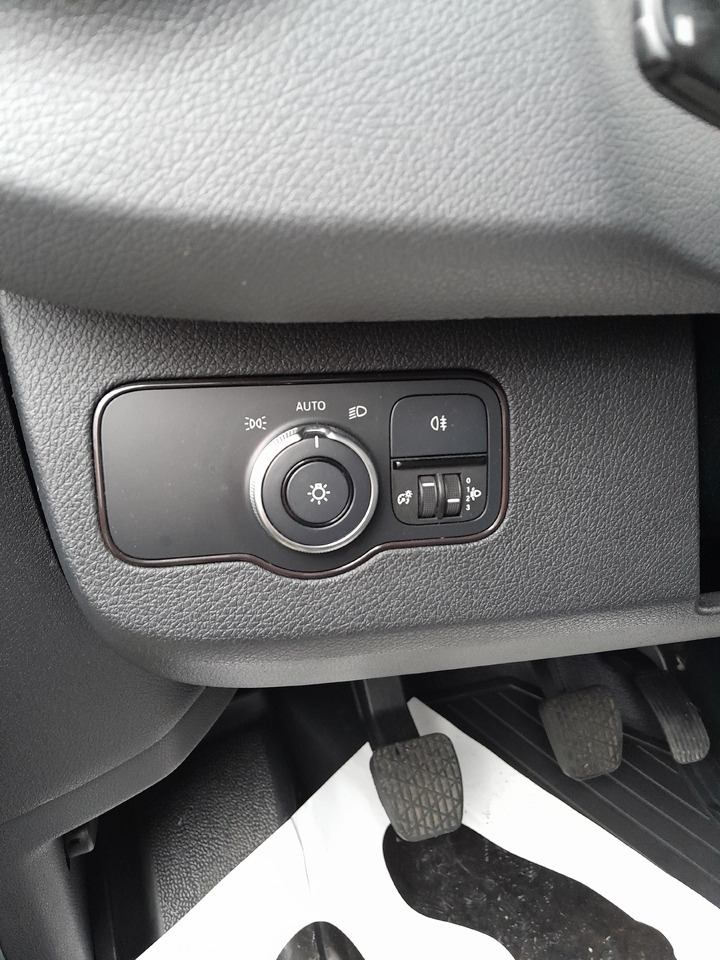 MERCEDES-BENZ Sprinter - Van flatbed: gambar 5 MERCEDES-BENZ Sprinter - Van flatbed: gambar 5