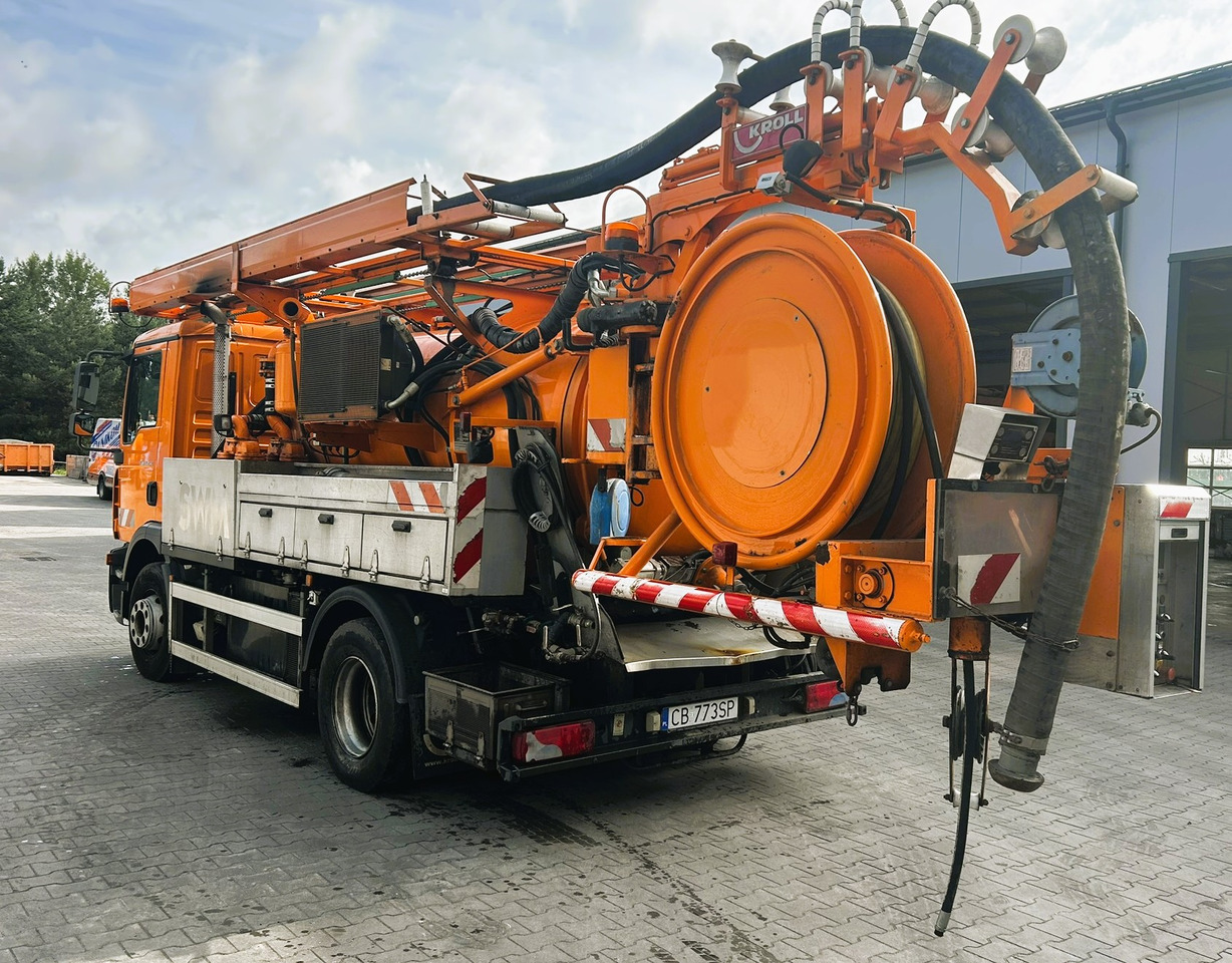 MAN TGM 15.240 - Truk vakum: gambar 1 MAN TGM 15.240 - Truk vakum: gambar 1