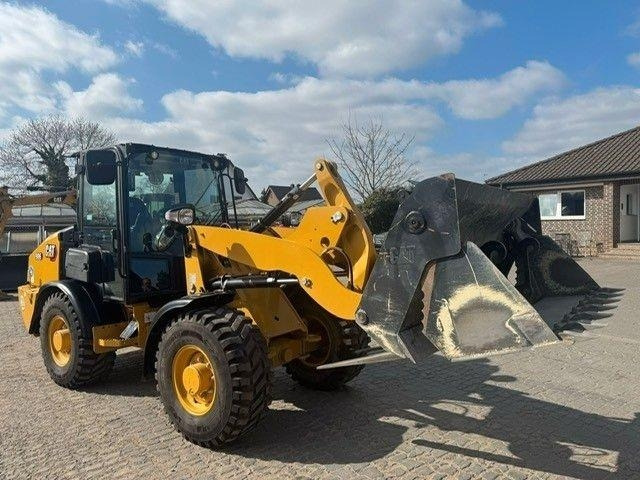 CAT 906 - Wheel loader: gambar 1 CAT 906 - Wheel loader: gambar 1